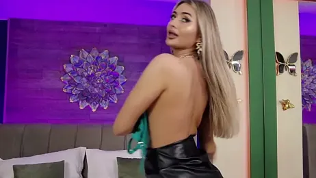 LoraDevine webcam model stream image