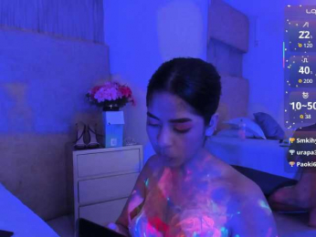 Kyraaa webcam model stream image