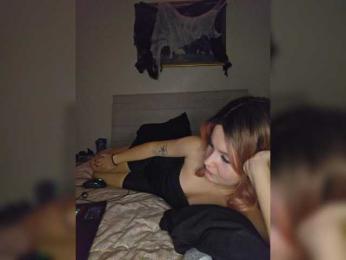 Leah-2 webcam model stream image