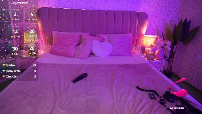 KiraRoxx webcam model stream image