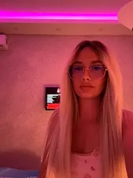 mollyxxx webcam model stream image