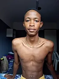 youngAndReckles webcam model stream image