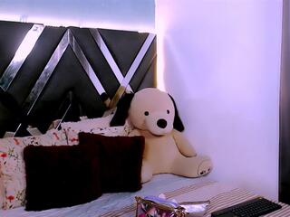 Sophia Lowell webcam model stream image