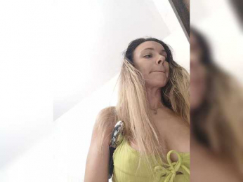 Lola3000 webcam model stream image