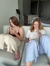 Nura_n_Sarah webcam model stream image