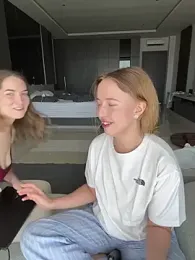 Nura_n_Sarah webcam model stream image