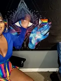AmazonianMistress webcam model stream image