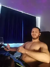 EyesNeverLies webcam model stream image