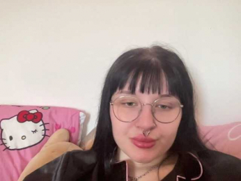 ShellyFire webcam bongacams model stream image