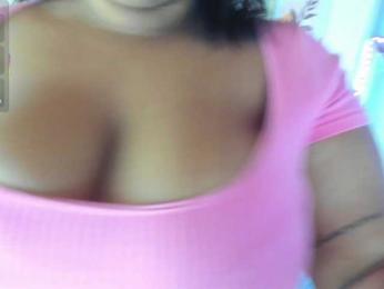 LunaBlazze webcam model stream image