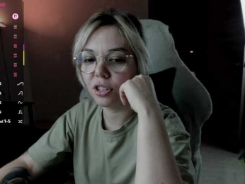 AnyaTaylorJoy_ webcam model stream image