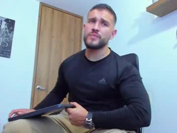 andrewdiaz_ webcam model stream image
