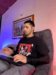 ArturoCardona_ webcam model stream image