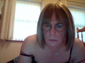 izzy_mchoney webcam chaturbate model stream image