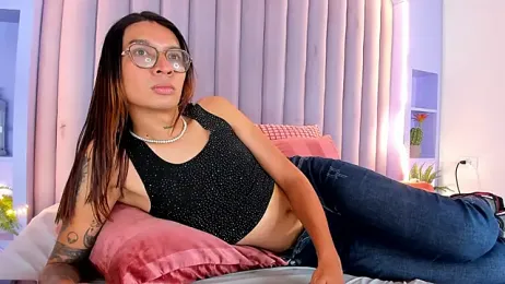 LauraaGomezz__ webcam stripchat model stream image