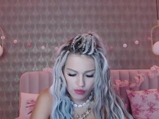 Nikki Alman webcam model stream image