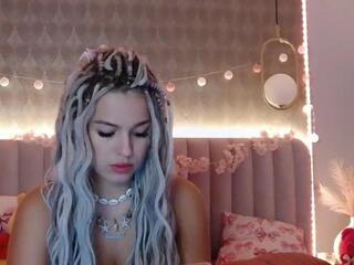Nikki Alman webcam model stream image