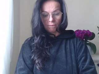 glamhelen webcam model stream image