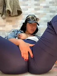 kim_monti webcam model stream image