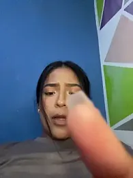 LeahBar webcam model stream image