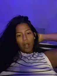 LeahBar webcam model stream image
