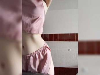DarkCherry webcam model stream image