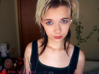 Odelyna Curless webcam model stream image