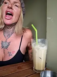 YourMommyBlair webcam model stream image