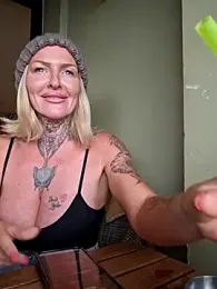 YourMommyBlair webcam model stream image