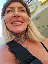YourMommyBlair webcam model stream image