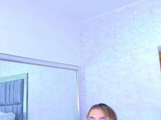 Zoe Rouxx webcam model stream image