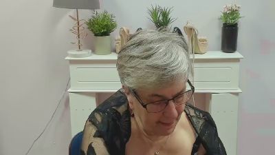 femmeIRIS webcam model stream image