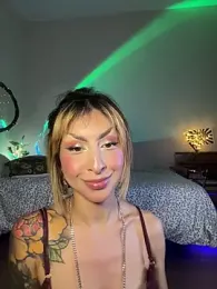 Cinamoonn webcam model stream image