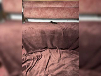 Wiskey webcam model stream image