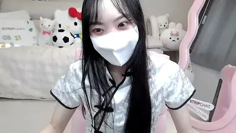 momo_room webcam model stream image