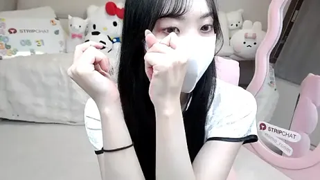 momo_room webcam model stream image