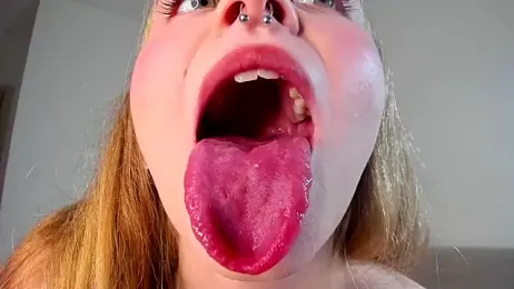 MiaMews webcam model stream image