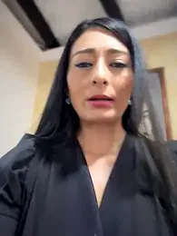 _Bella-Office1 webcam model stream image