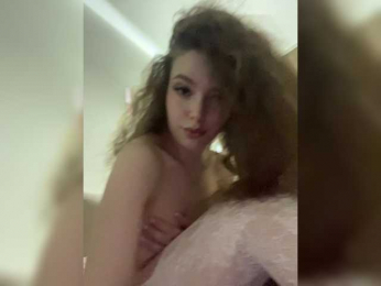 YourLadyyy webcam model stream image