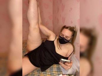 Donut-red webcam model stream image