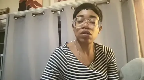 MommyConfident webcam model stream image