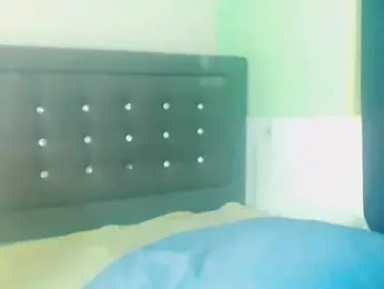 GoldenCumTYRA webcam model stream image