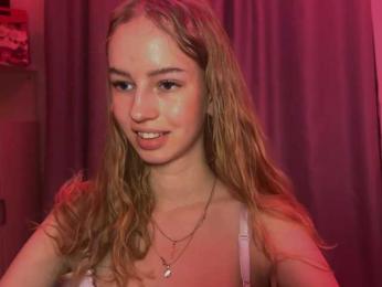 SweetyWhisper webcam model stream image