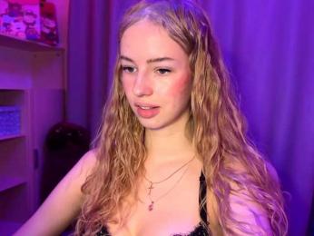 SweetyWhisper webcam model stream image