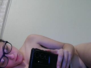 Bambi Bi webcam model stream image