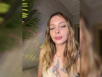 Maribett webcam model stream image