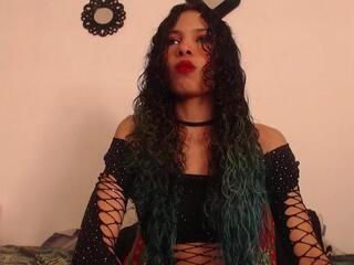 Petite Ariana webcam model stream image