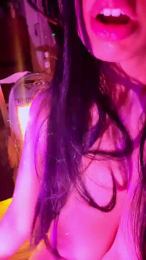 Aloneathome22 webcam model stream image