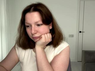 Kira Flourney webcam model stream image