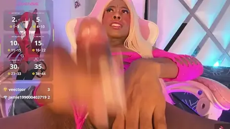 Mara_royal webcam model stream image